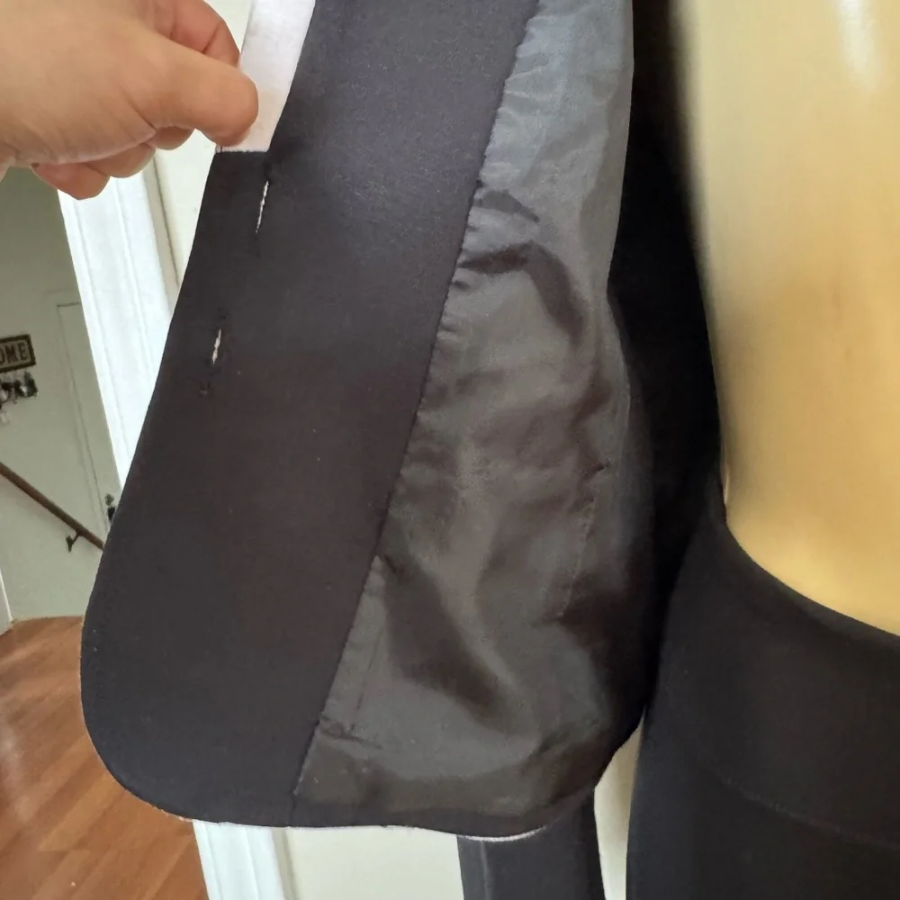 TAHARI black & white dressy Blazer size 6petite - Picture 5 of 7